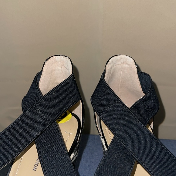 BCBGeneration zebra platform heels with elastic criss-cross straps - Picture 11 of 12